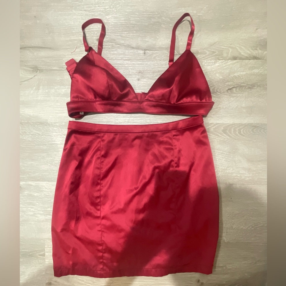 Co-Set, Mistress Rocks, Cranberry Red